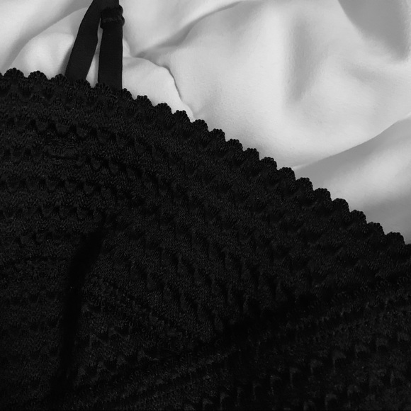 Express scalloped bandeau top - Picture 4 of 6